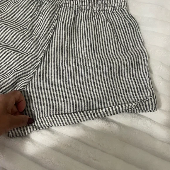 Reformation Light Gray & White Striped High Waist Women’s Shorts - Picture 3 of 13